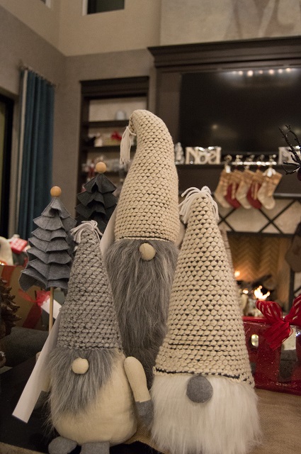 Knitted Table Gnomes (lots of gnomes in 2016)